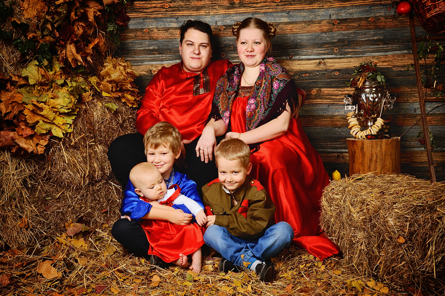 Семейная фотосессия в русском стиле